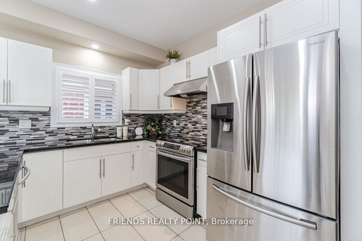 55 Thornbury Crt