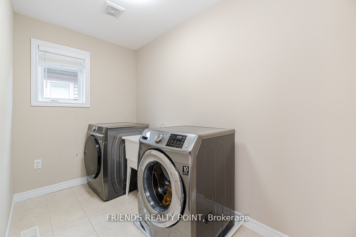 55 Thornbury Crt