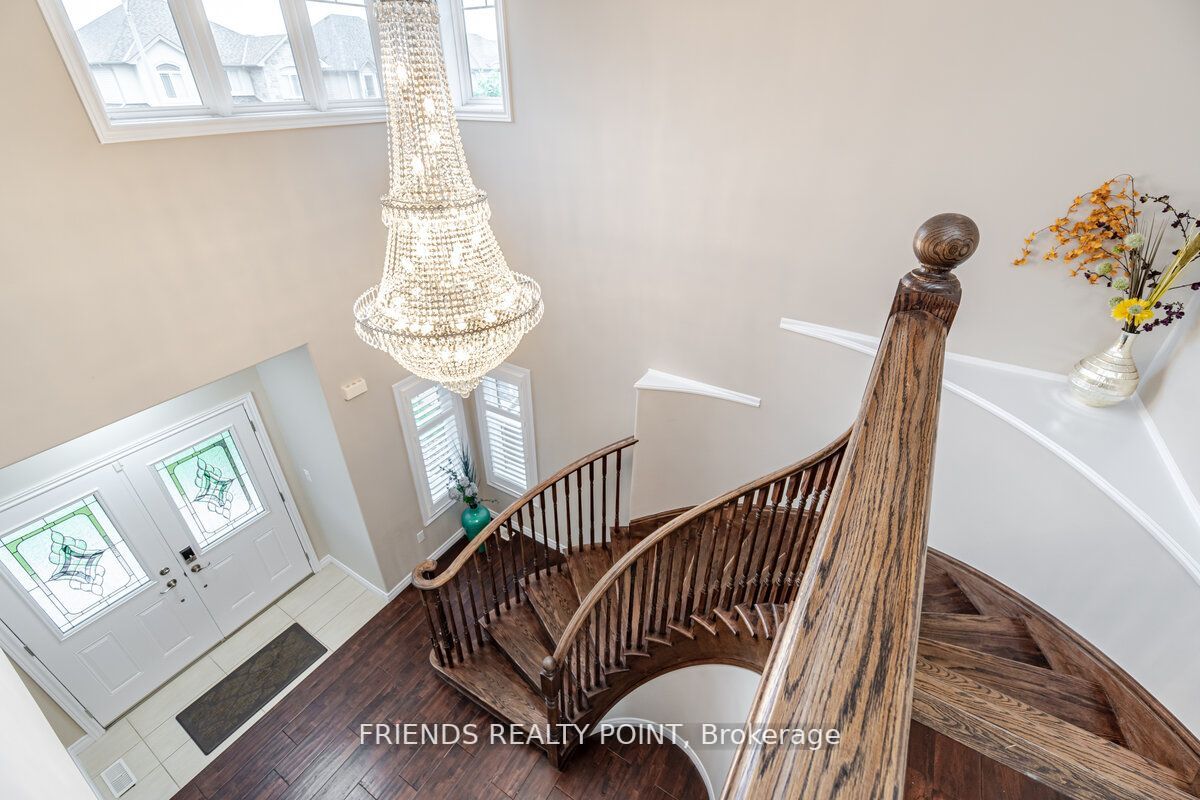55 Thornbury Crt