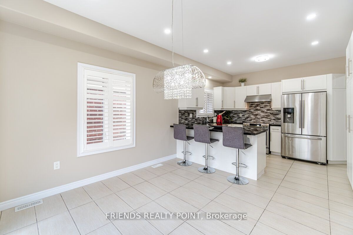 55 Thornbury Crt