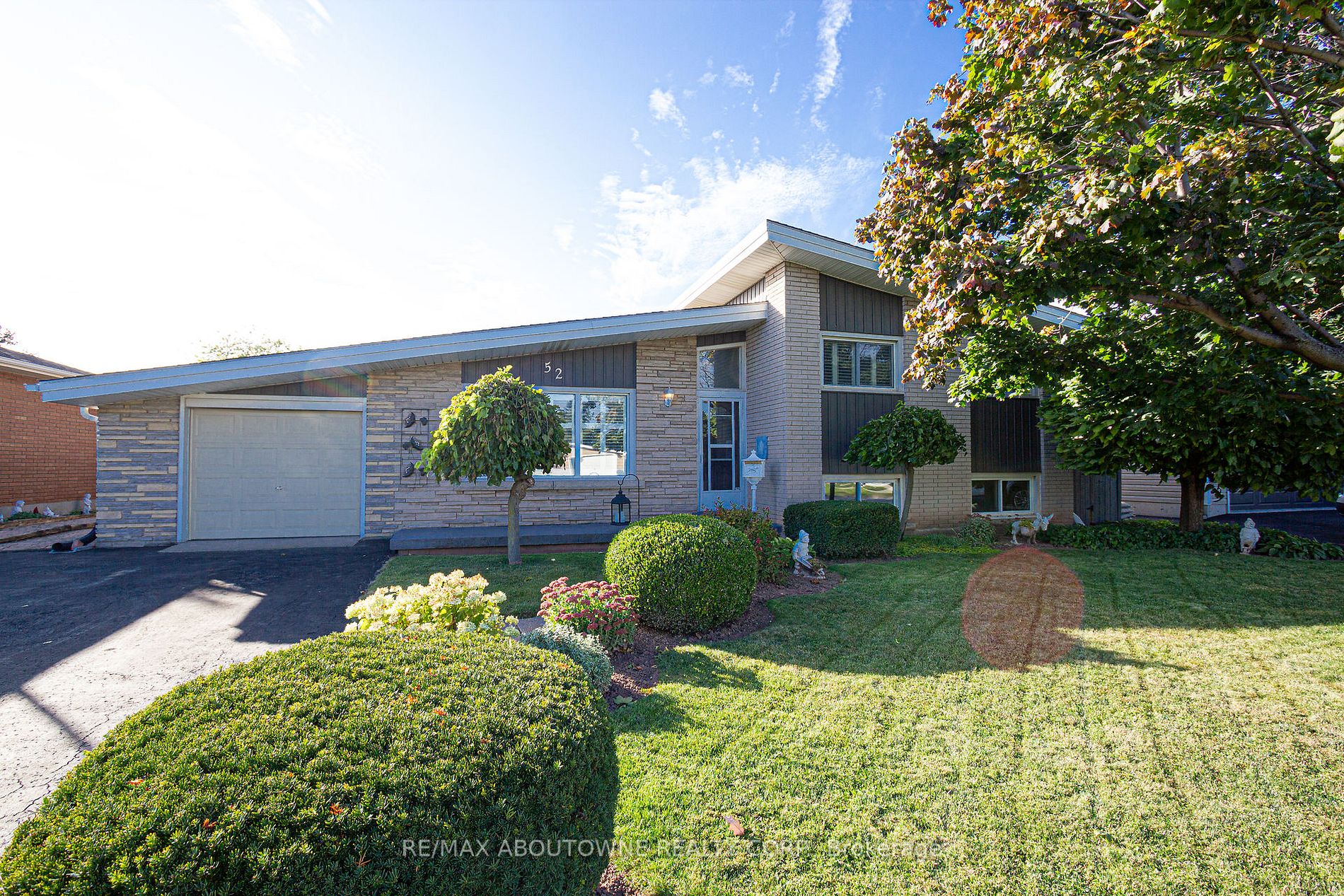 52 Lorne Ave