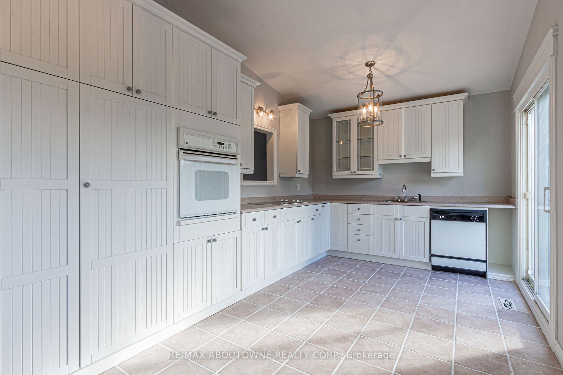 52 Lorne Ave