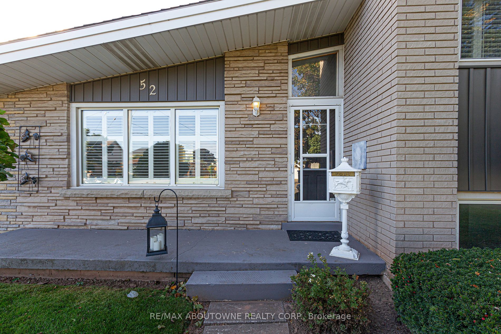 52 Lorne Ave