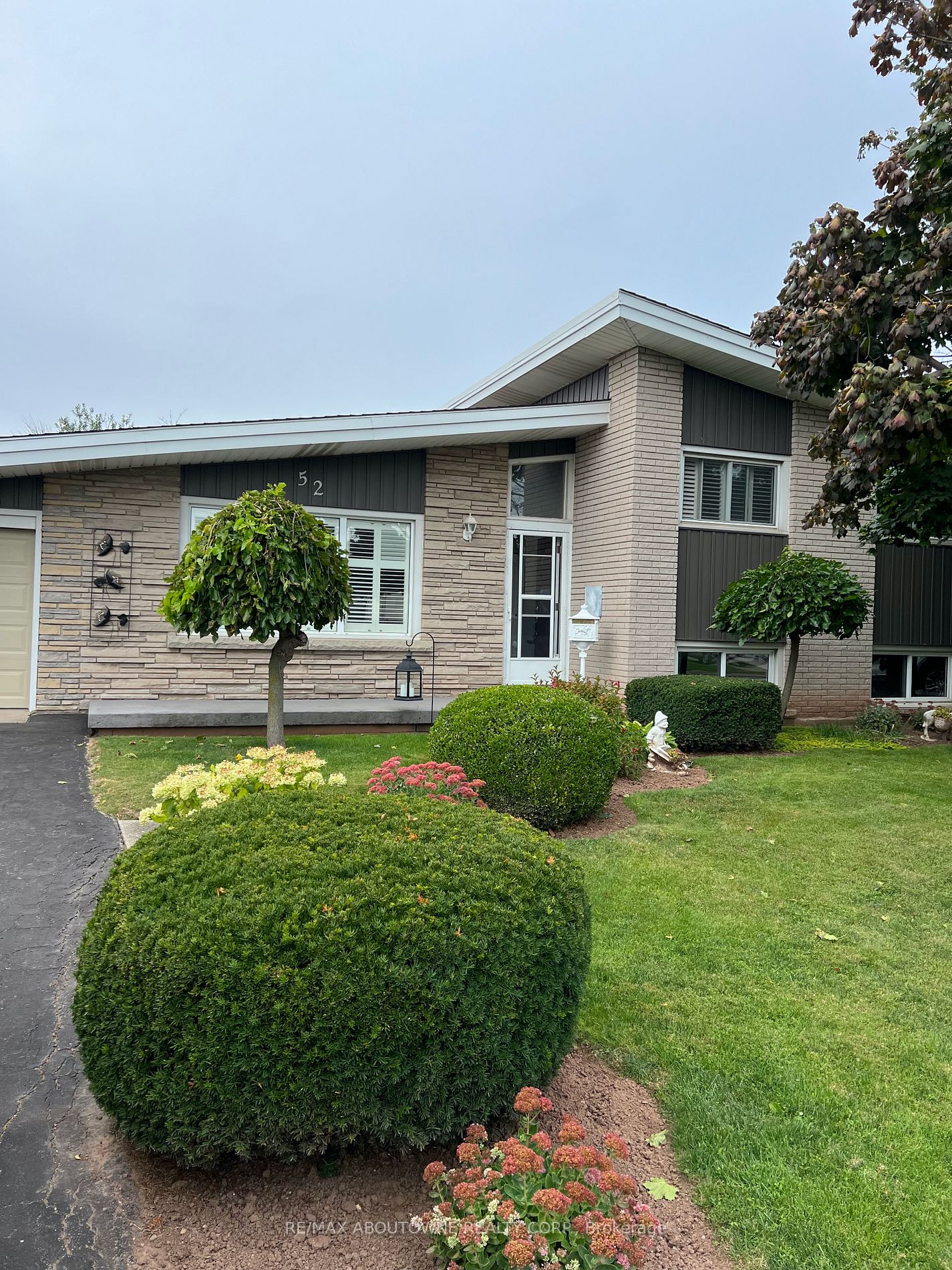 52 Lorne Ave