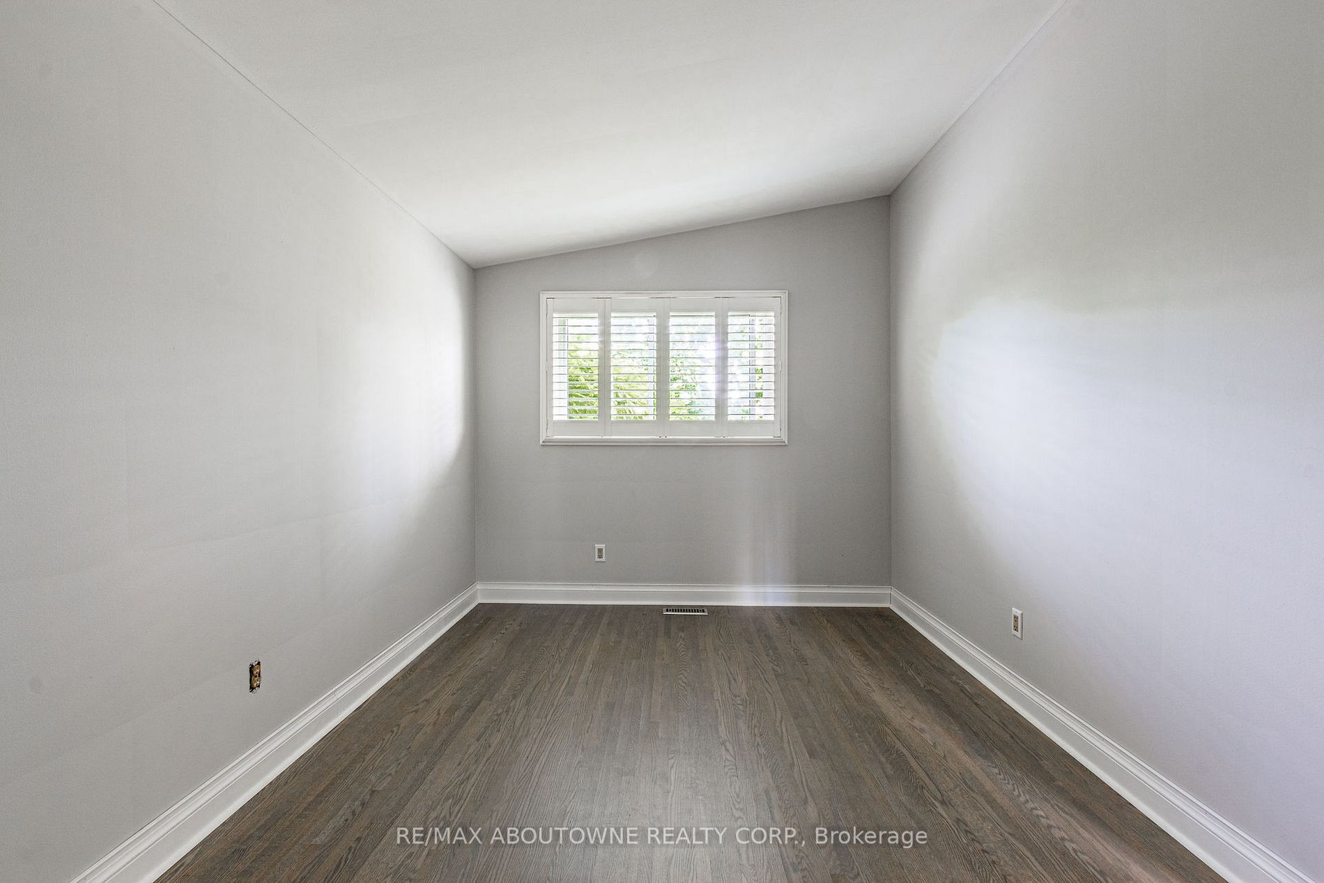 52 Lorne Ave