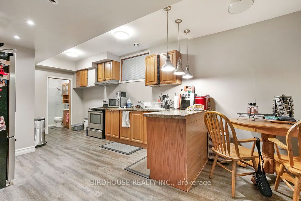 341 Mary Street W
