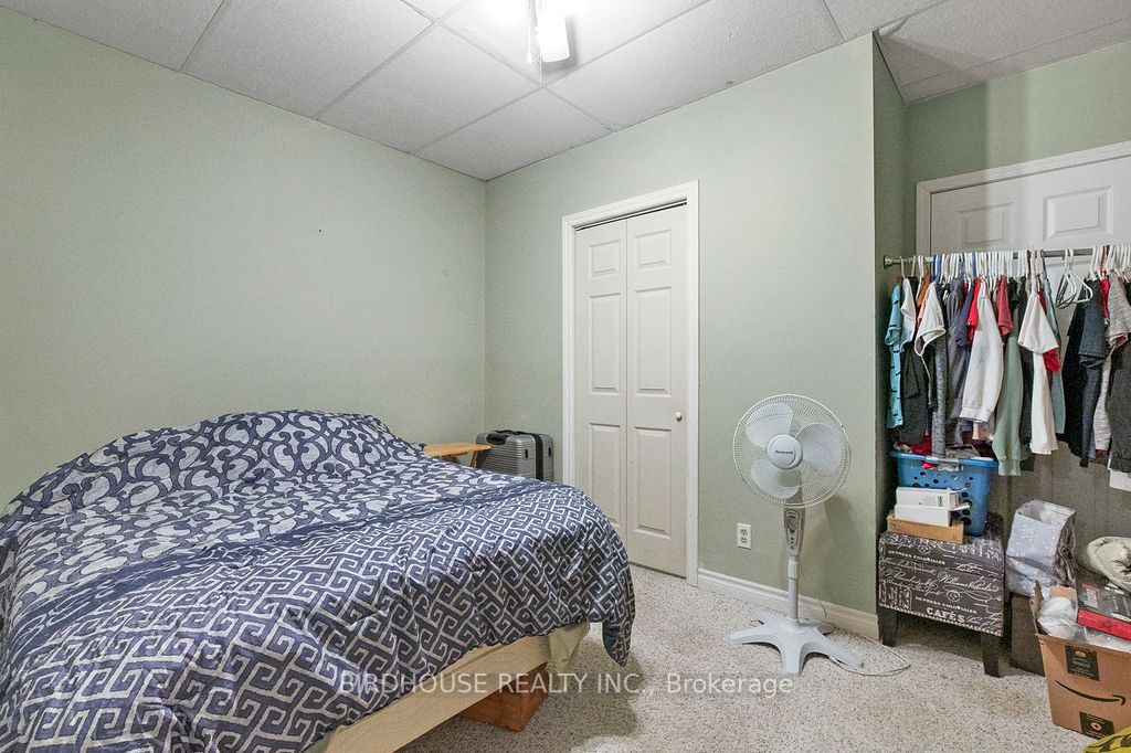 341 Mary Street W