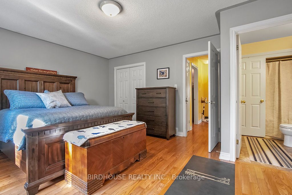 341 Mary Street W