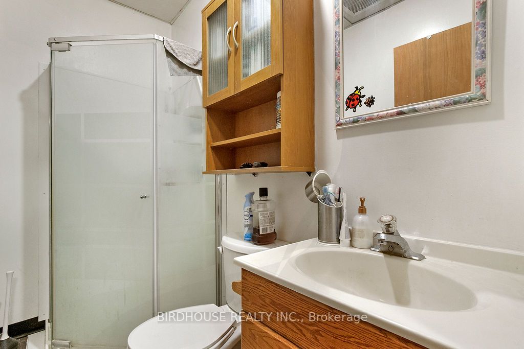 341 Mary Street W