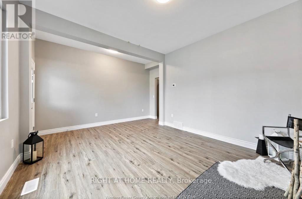 746 Dougall Ave