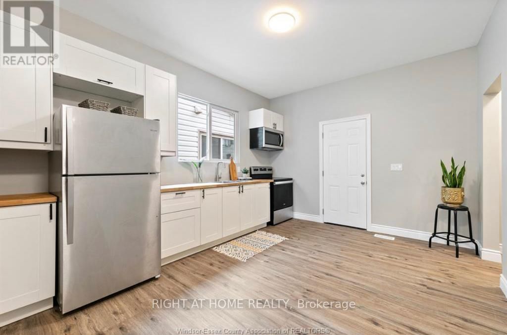 746 Dougall Ave