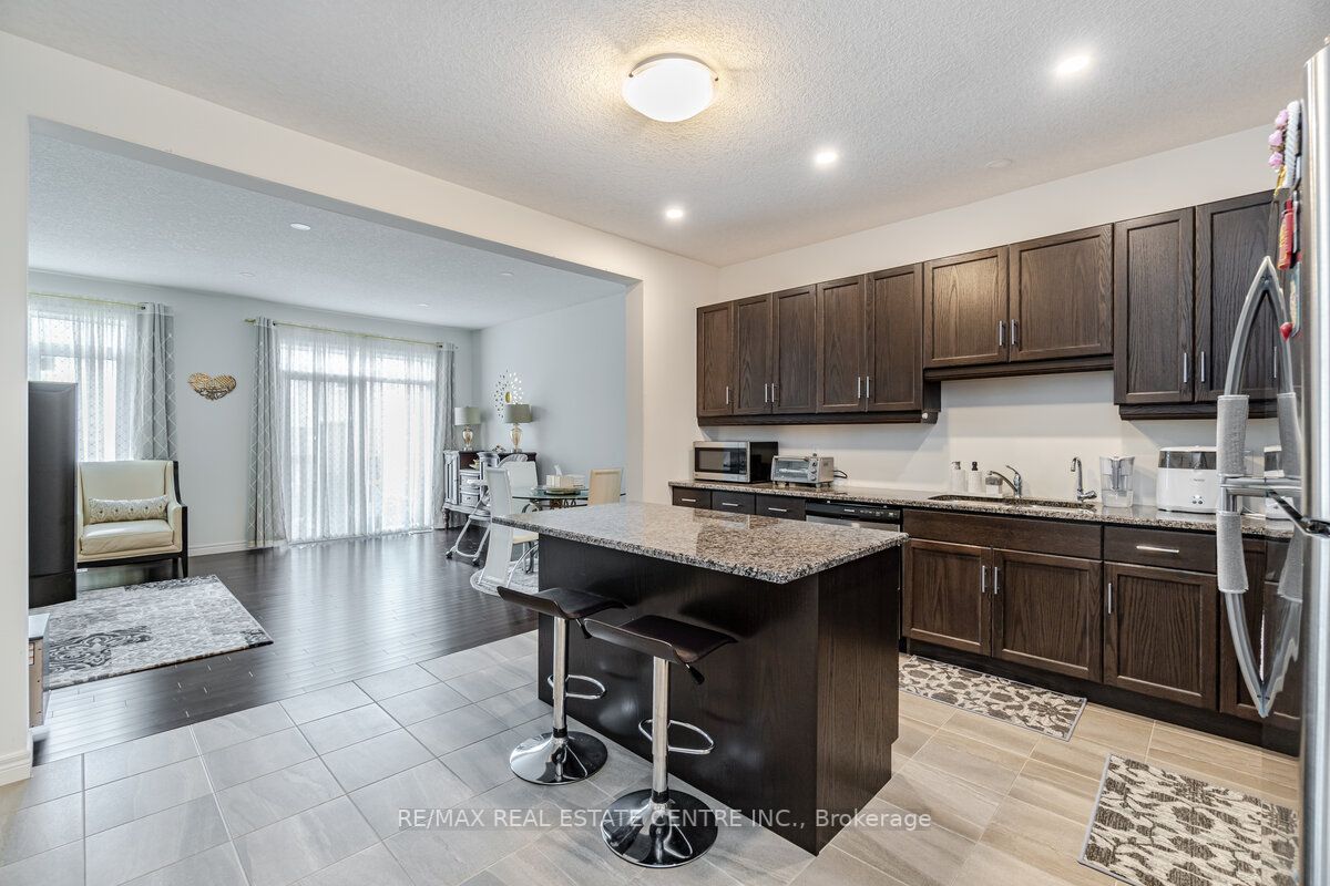 22 Marshall Drive E, #3