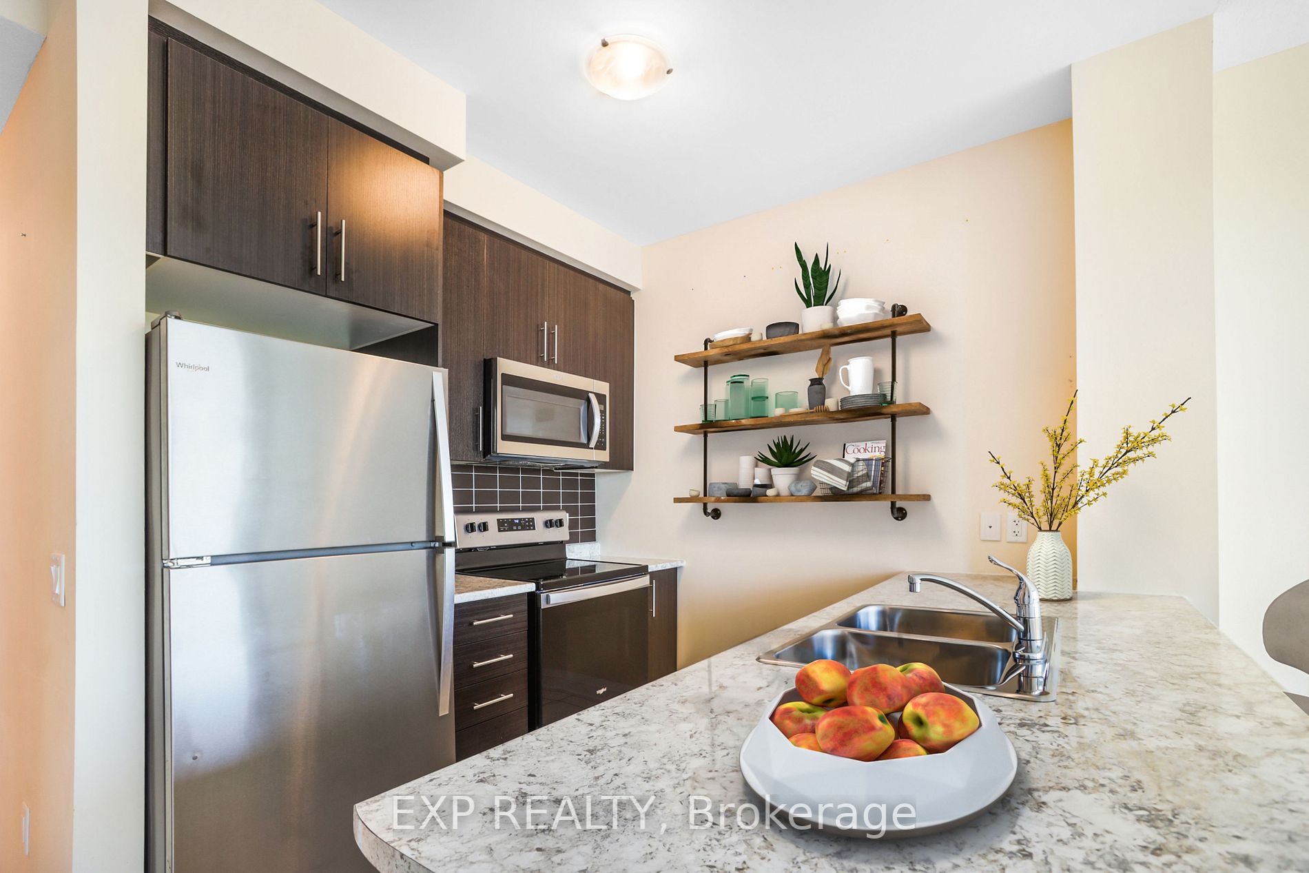 16 Concord Pl, #216