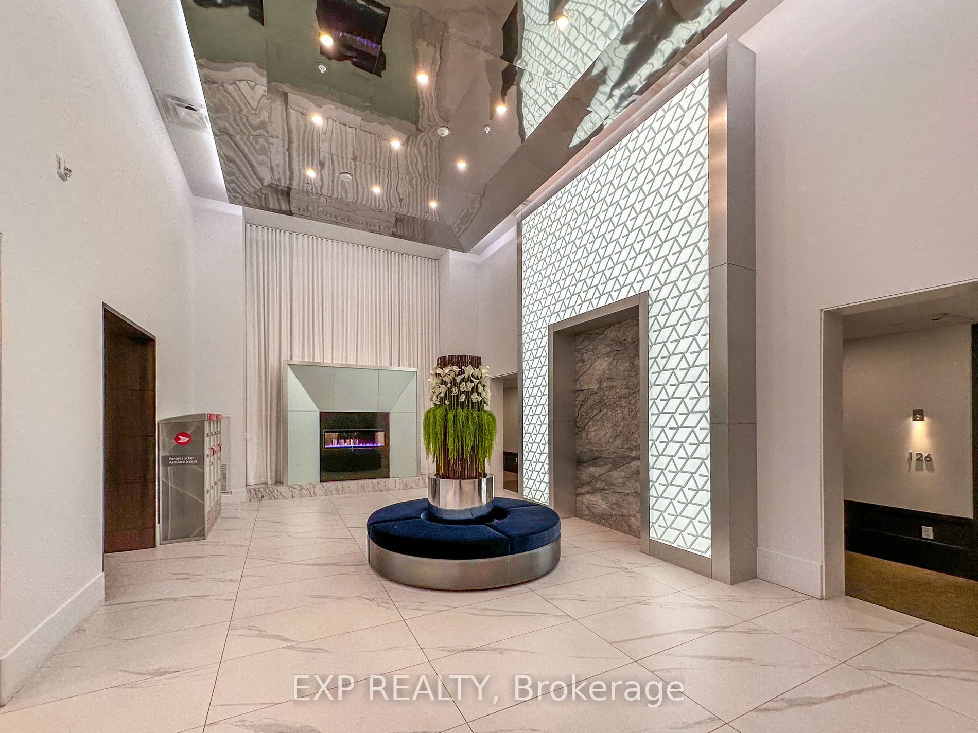 16 Concord Pl, #216