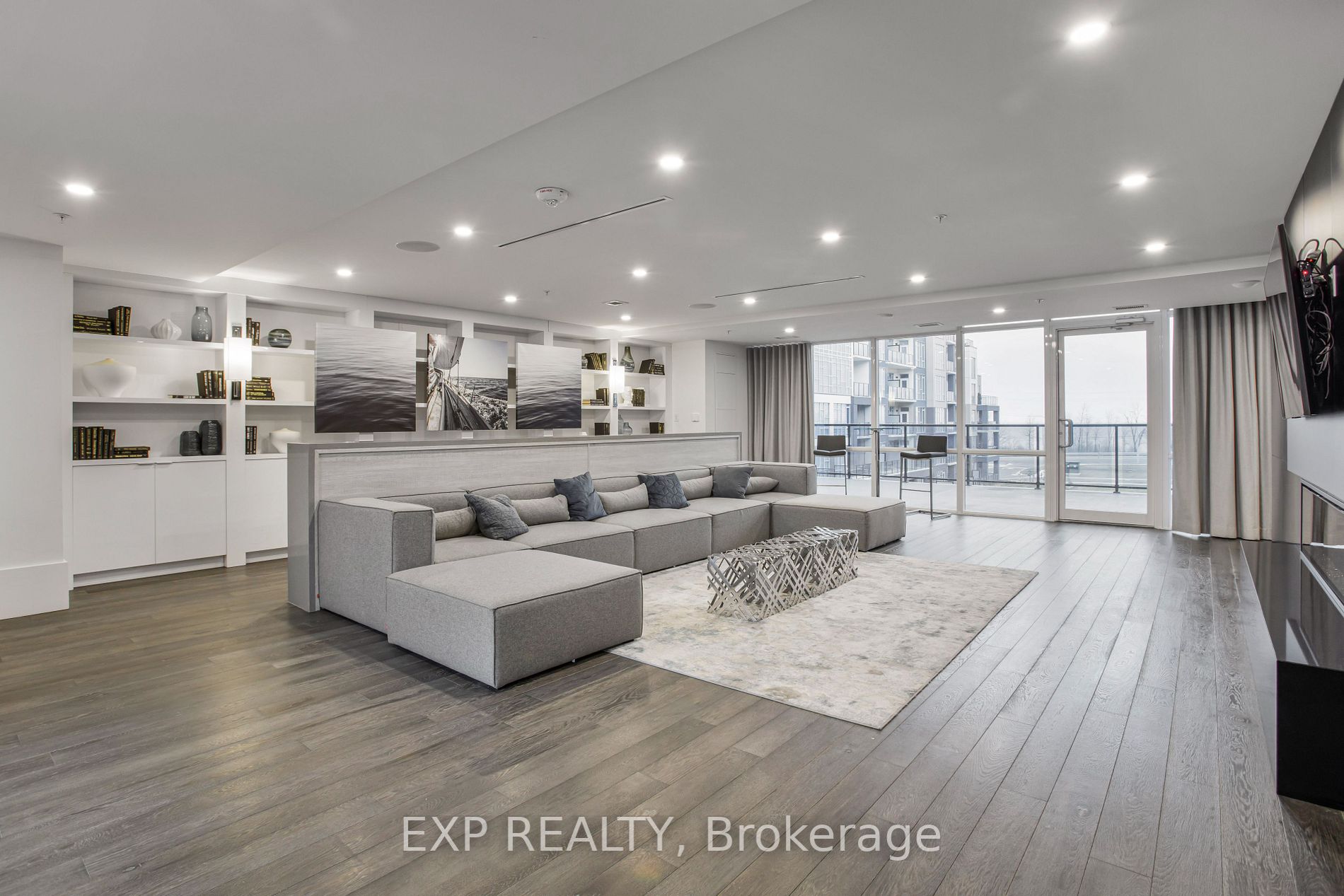16 Concord Pl, #216