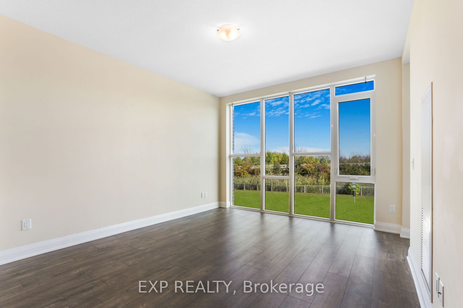 16 Concord Pl, #216