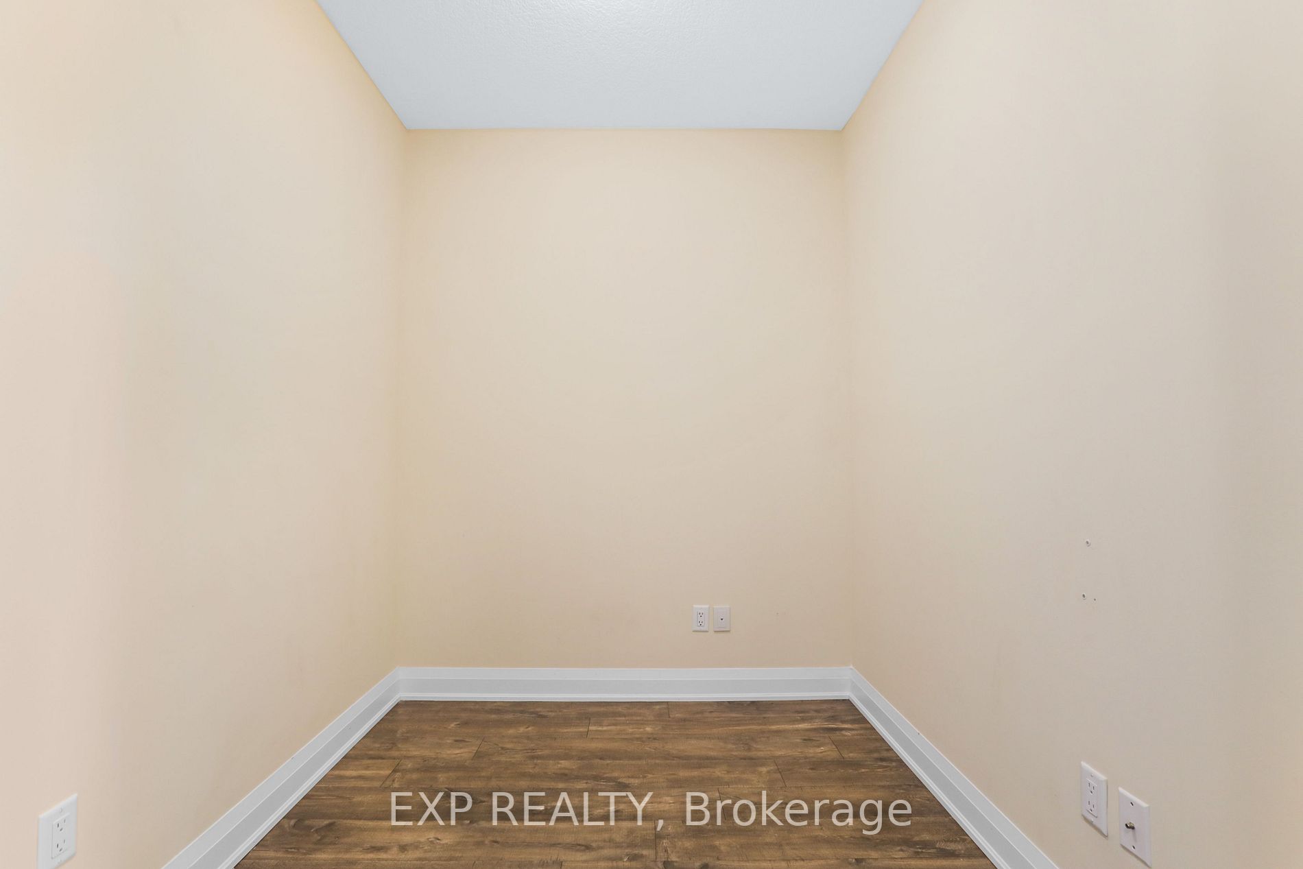 16 Concord Pl, #216