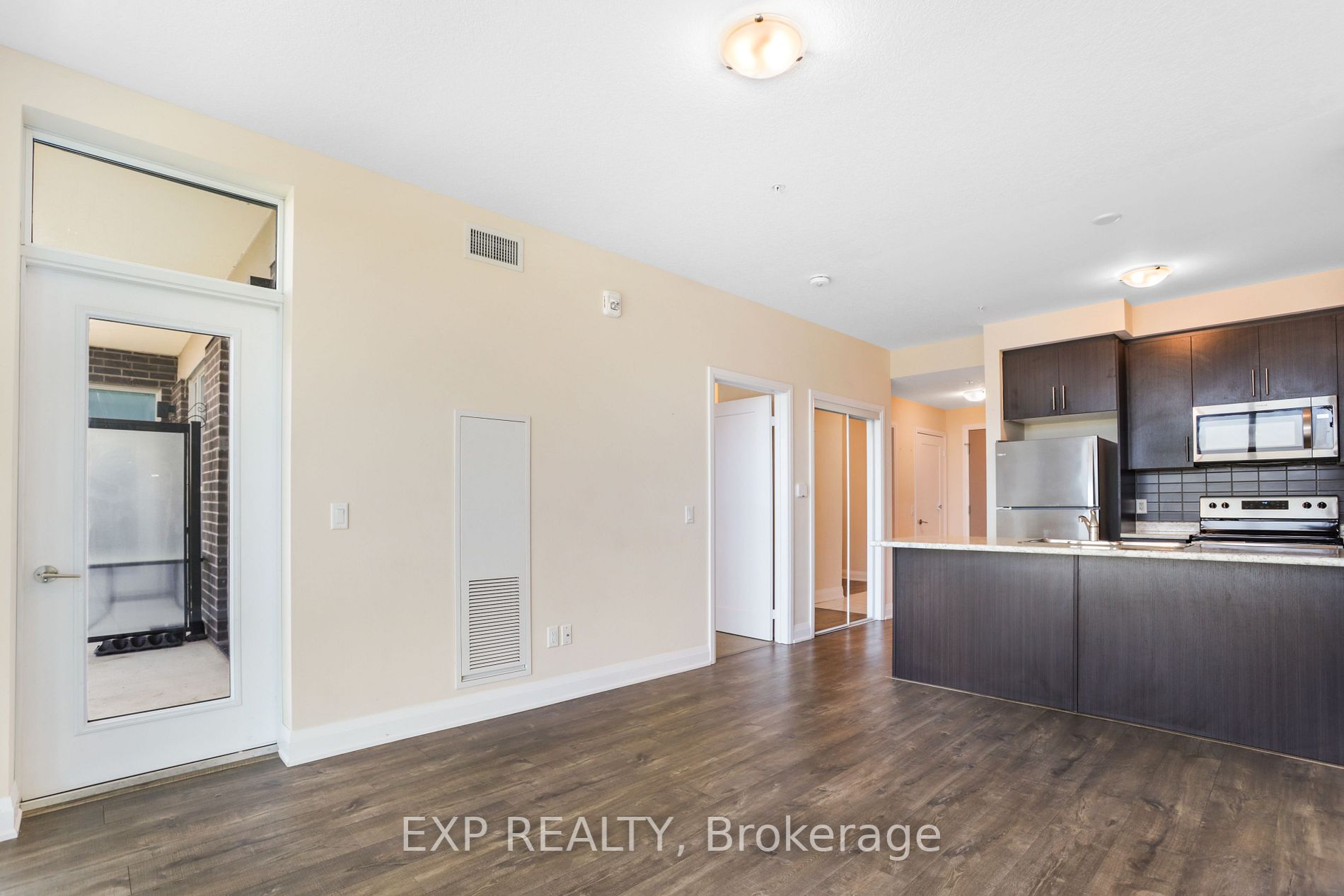 16 Concord Pl, #216