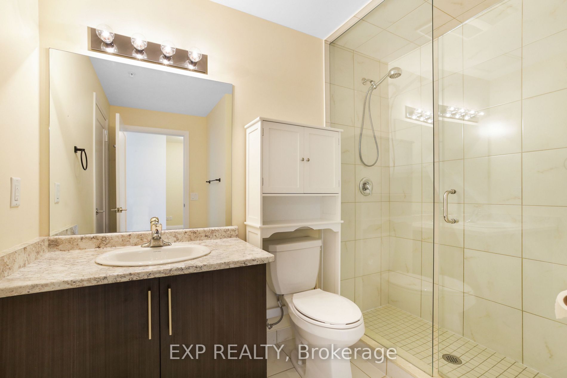 16 Concord Pl, #216