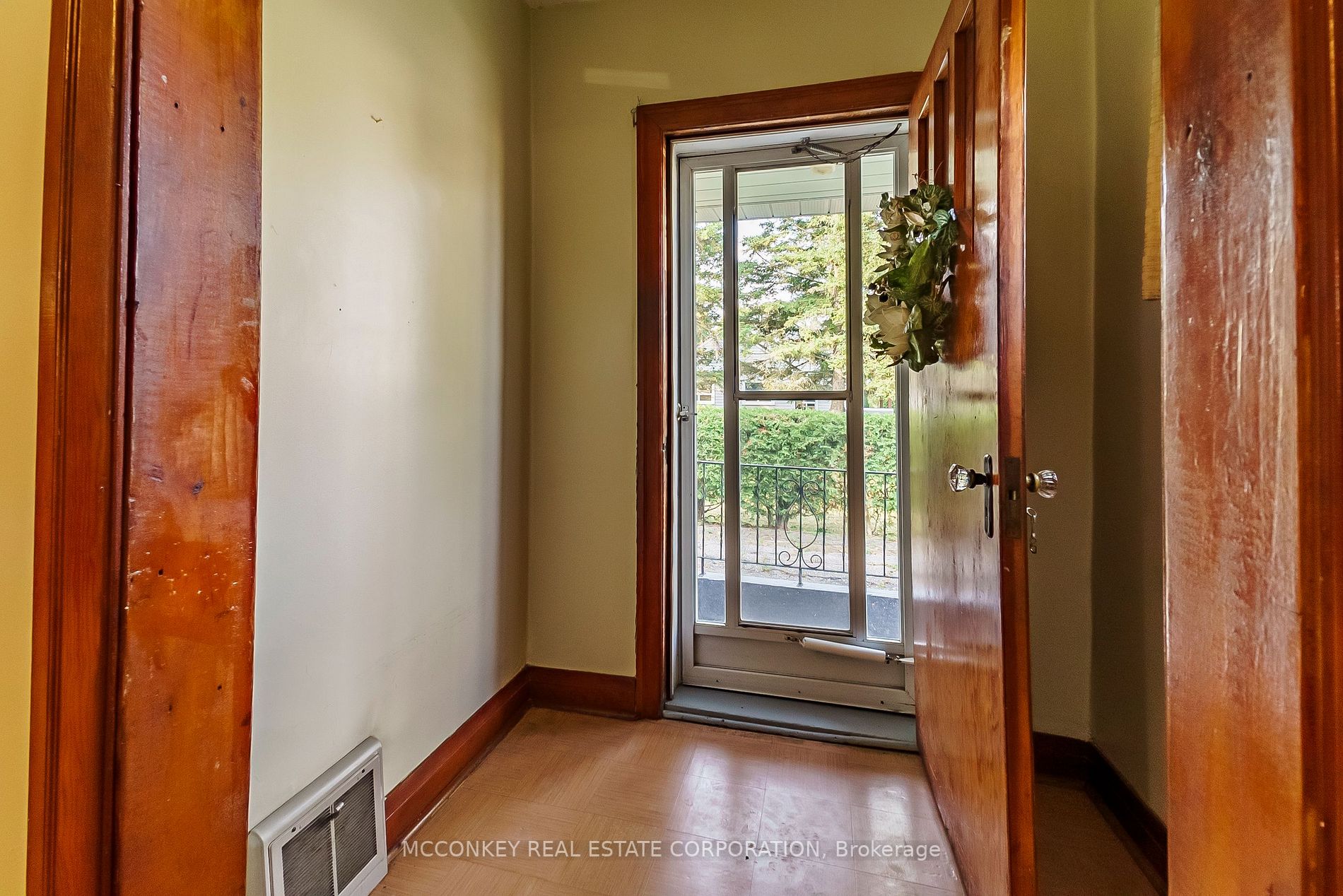 487 King George St