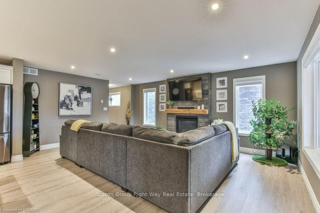 1073 Alberni Rd