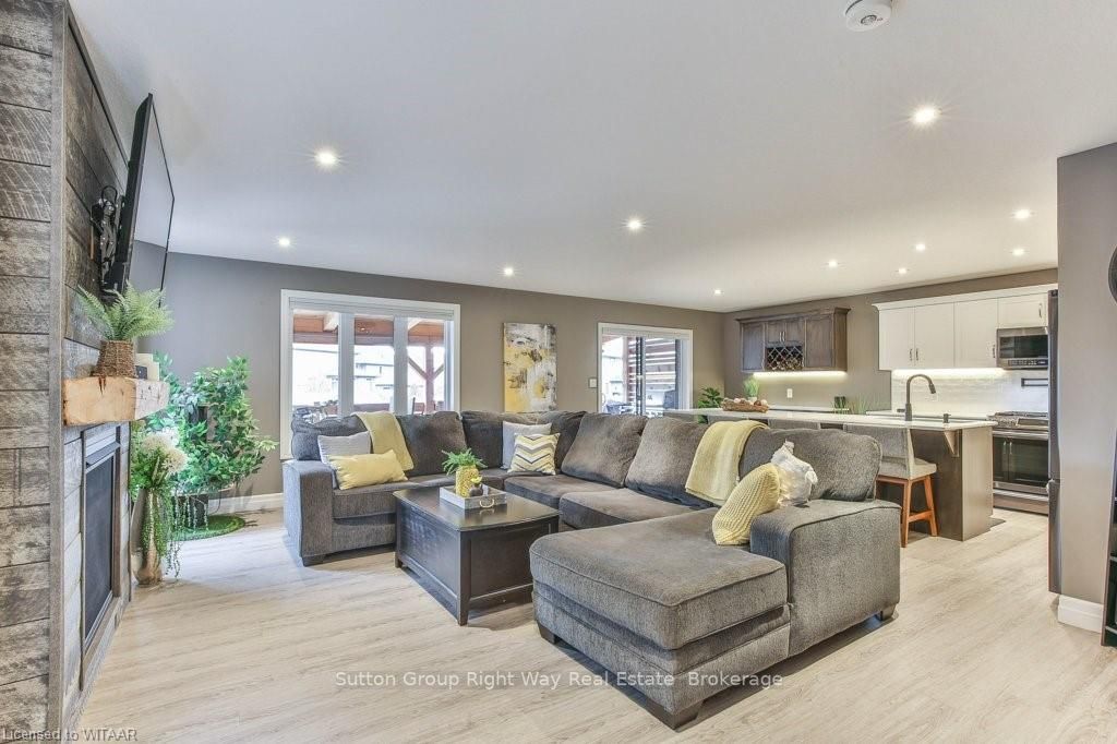 1073 Alberni Rd
