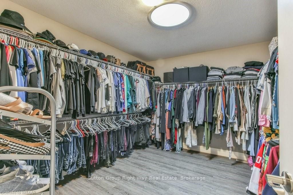 1073 Alberni Rd