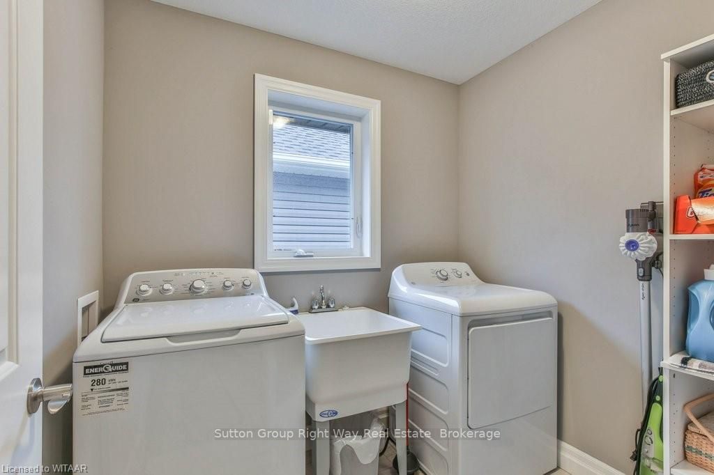 1073 Alberni Rd