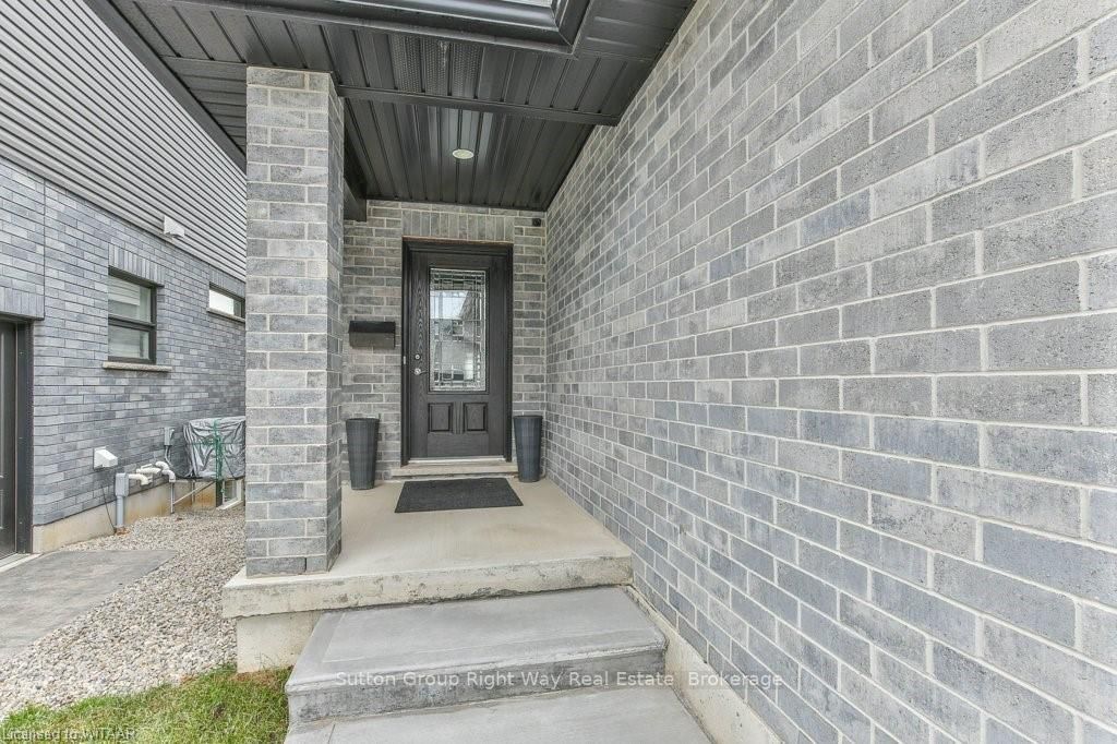 1073 Alberni Rd