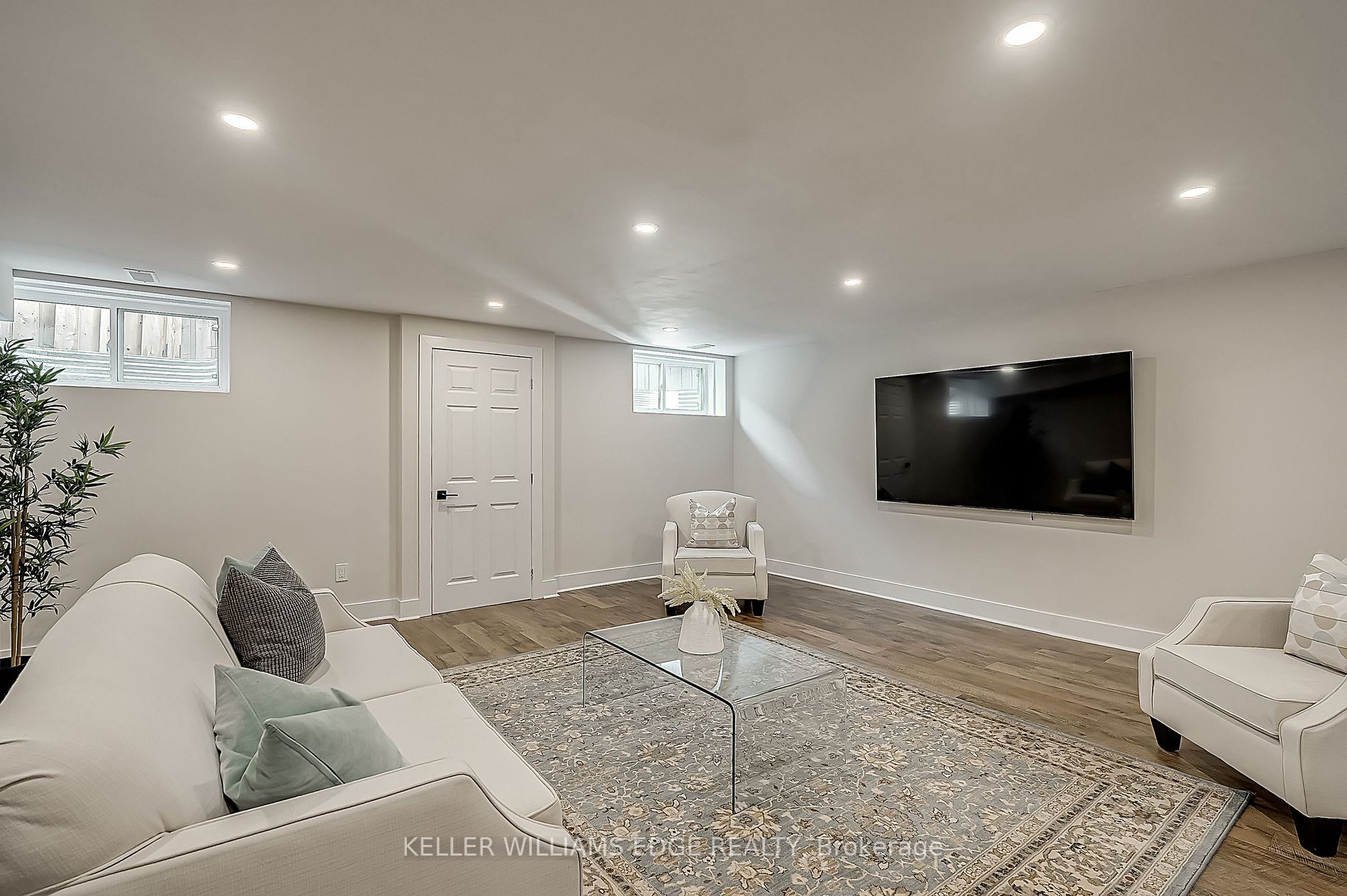 114 Oneida Blvd