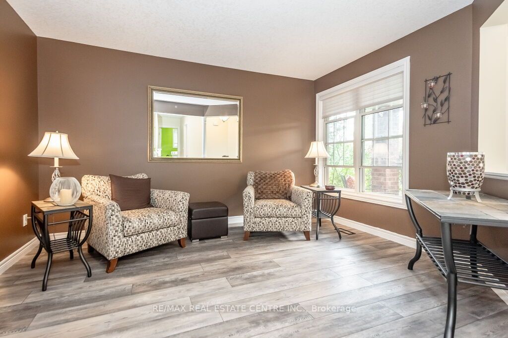 53 Howden Cres