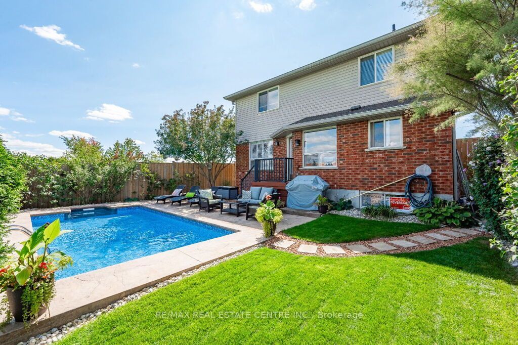 53 Howden Cres