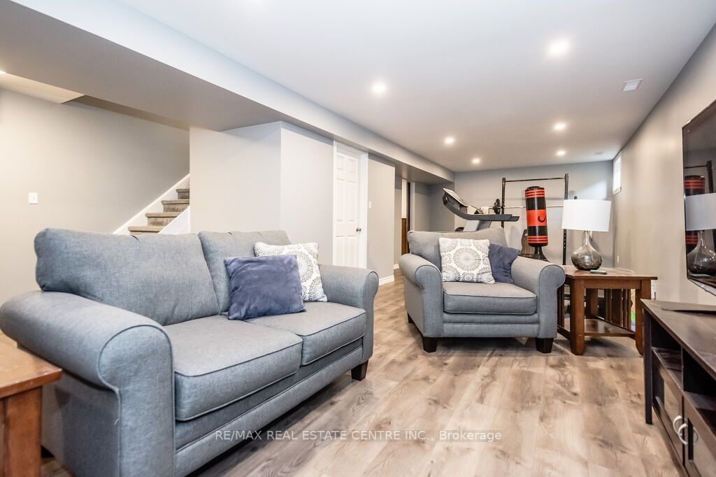 53 Howden Cres
