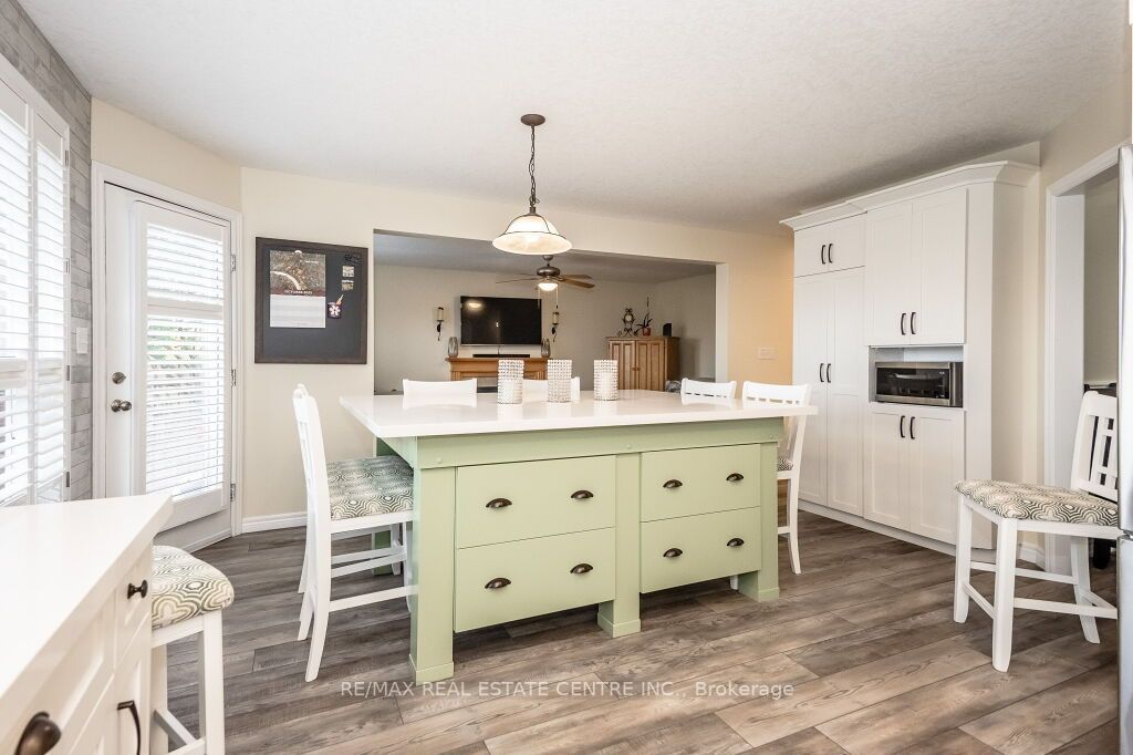 53 Howden Cres