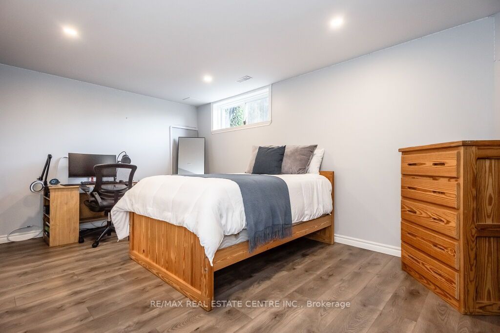 53 Howden Cres