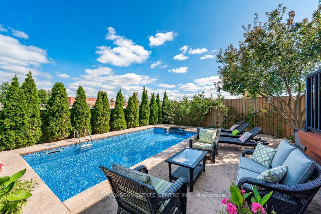 53 Howden Cres