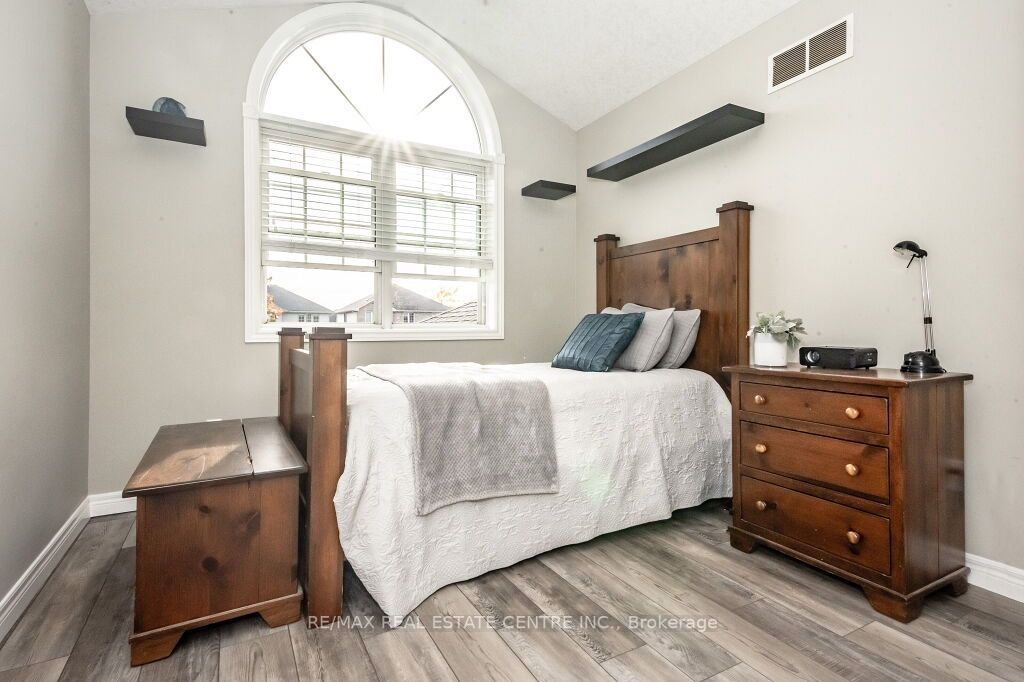 53 Howden Cres