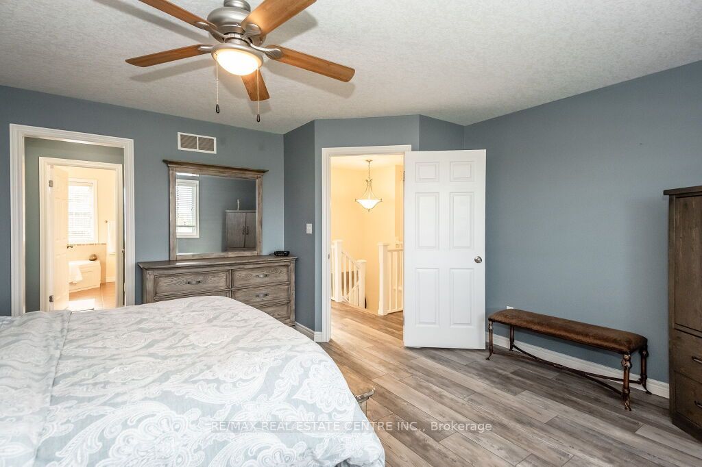53 Howden Cres