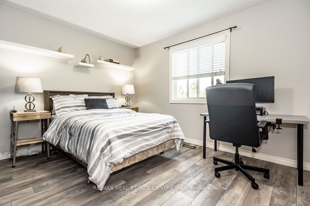 53 Howden Cres
