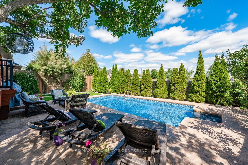 53 Howden Cres