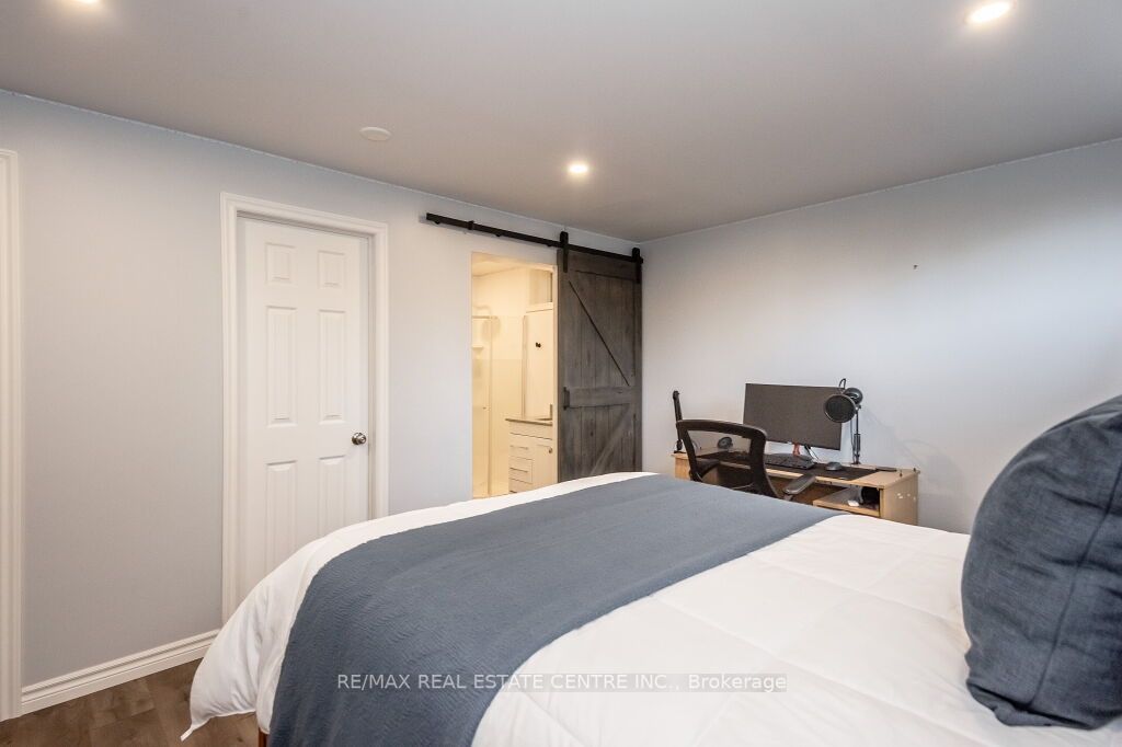53 Howden Cres