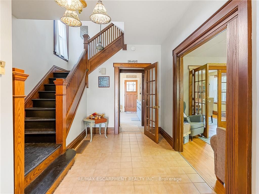 77 Main St S