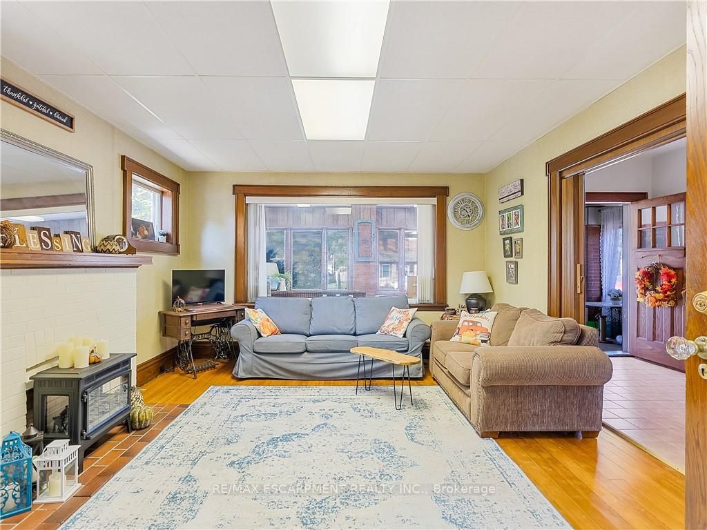 77 Main St S