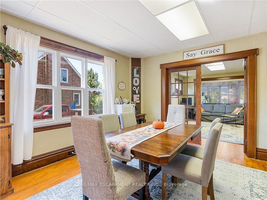 77 Main St S