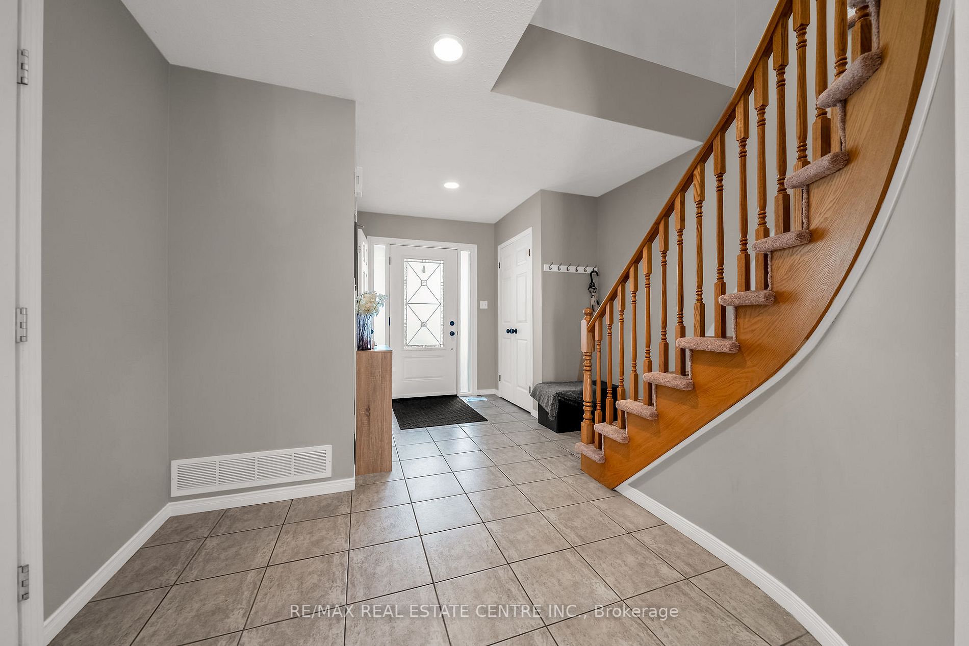 14 Sunters Crt