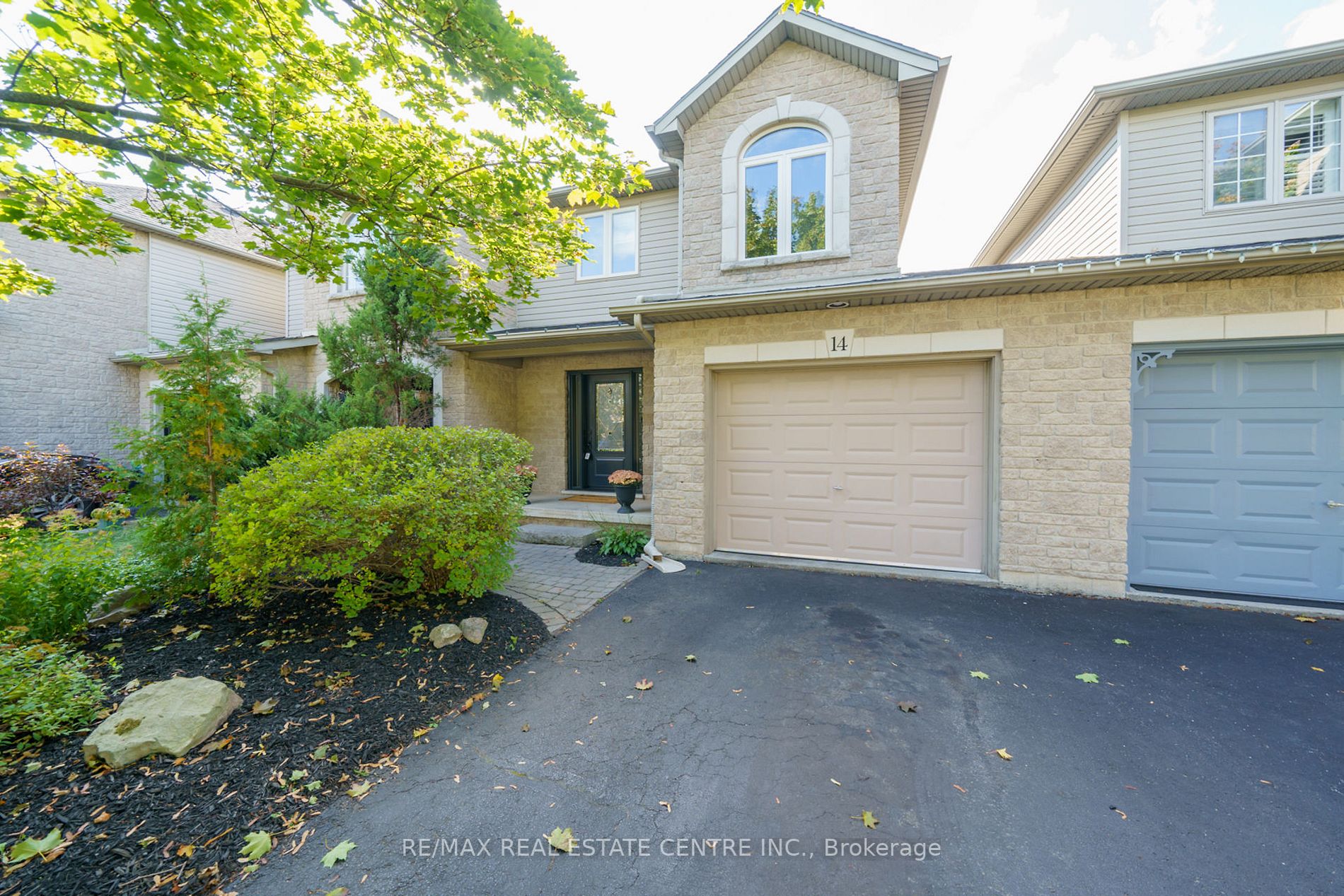 14 Sunters Crt