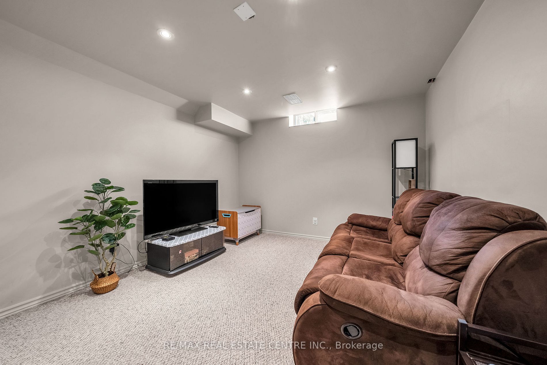 14 Sunters Crt