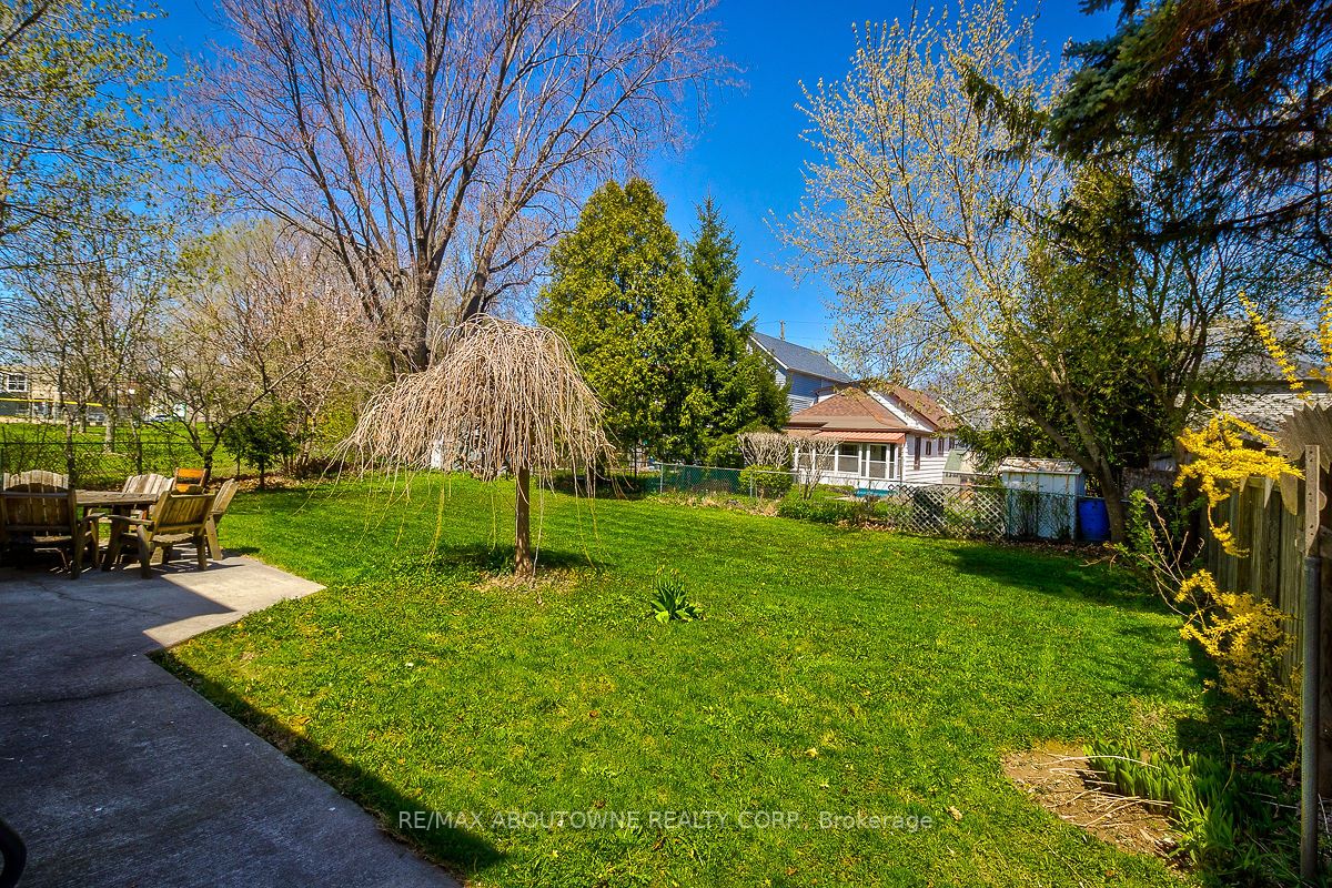 106 Merna Ave