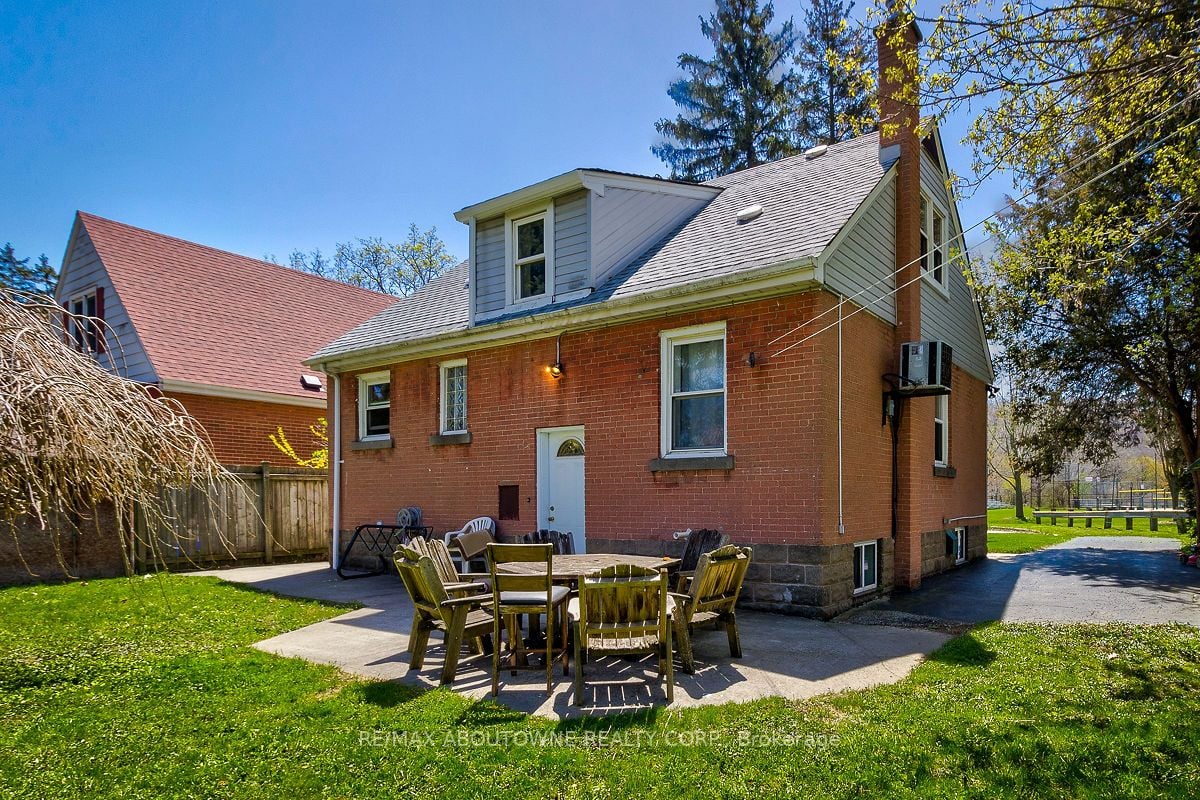 106 Merna Ave