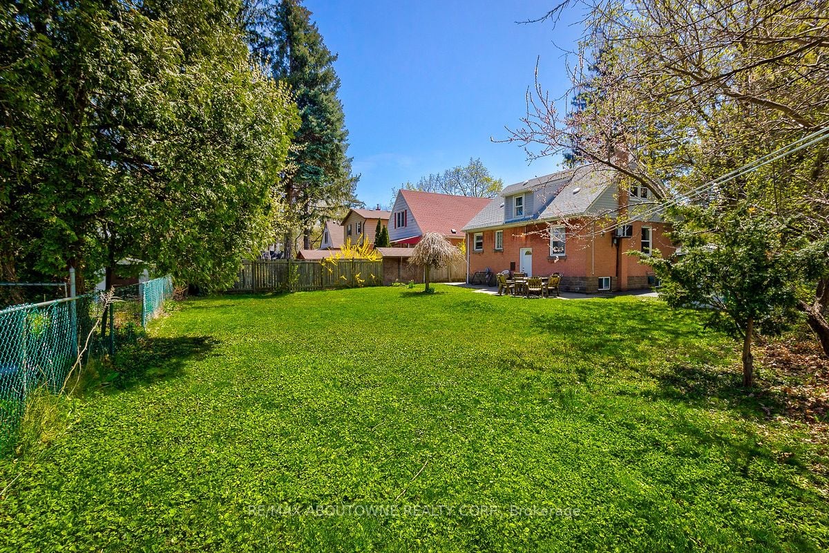 106 Merna Ave